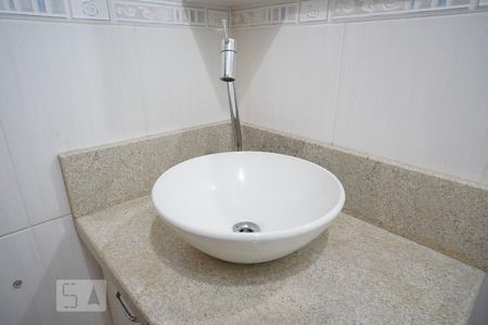 Apartamento para alugar com 55m², 2 quartos e sem vagaBanheiro