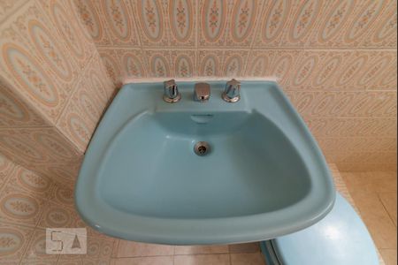 Banheiro de kitnet/studio para alugar com 1 quarto, 35m² em Tijuca, Rio de Janeiro