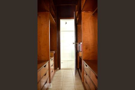 Apartamento para alugar com 175m², 3 quartos e 1 vagaSuíte 2 - Closet