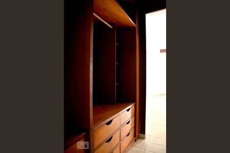 Apartamento para alugar com 175m², 3 quartos e 1 vagaSuíte 2 - Closet