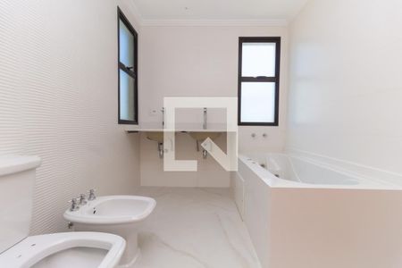 Apartamento à venda com 433m², 4 quartos e 5 vagasBanheiro da Suíte 3