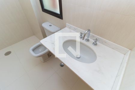 Apartamento à venda com 433m², 4 quartos e 5 vagasBanheiro da Suíte 2