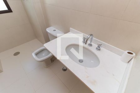 Apartamento à venda com 433m², 4 quartos e 5 vagasBanheiro da Suíte