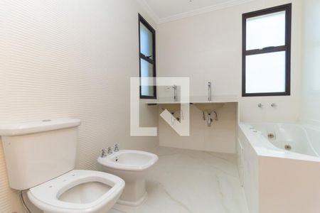 Apartamento à venda com 433m², 4 quartos e 5 vagasBanheiro da Suíte 3