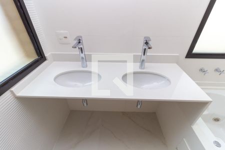 Apartamento à venda com 433m², 4 quartos e 5 vagasBanheiro da Suíte 3