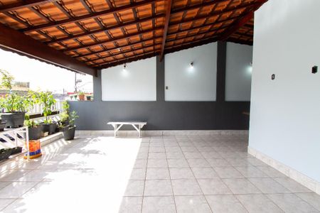 Casa à venda com 188m², 2 quartos e 2 vagas Casa à venda com 188m², 2 quartos e 2 vagasTerraço