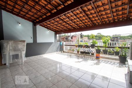 Casa à venda com 188m², 2 quartos e 2 vagas Casa à venda com 188m², 2 quartos e 2 vagasTerraço