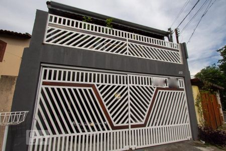 Casa à venda com 188m², 2 quartos e 2 vagas Casa à venda com 188m², 2 quartos e 2 vagasFachada