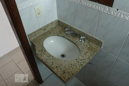 Apartamento para alugar com 153m², 3 quartos e 2 vagasDetalhe do Banheiro da Suite