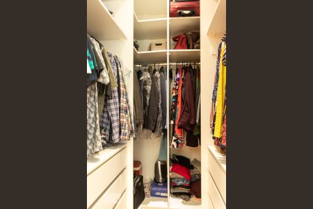 Casa à venda com 280m², 3 quartos e 5 vagasCloset da suíte