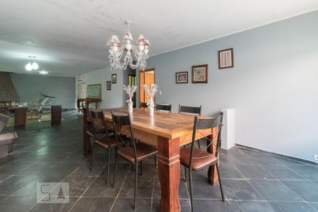 Casa à venda com 350m², 4 quartos e 4 vagasSala