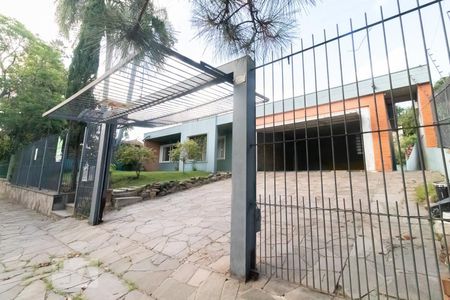 Casa à venda com 350m², 4 quartos e 4 vagasFachada