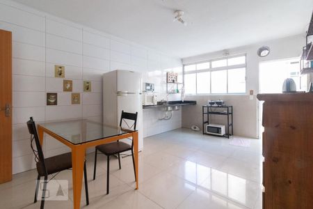 Casa à venda com 350m², 4 quartos e 4 vagasCozinha