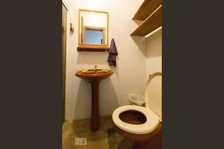 Casa à venda com 350m², 4 quartos e 4 vagasBanheiro 2