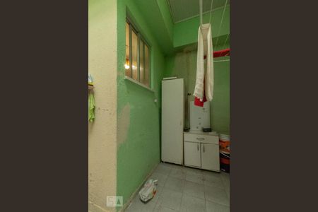 Casa à venda com 350m², 4 quartos e 4 vagasLavanderia