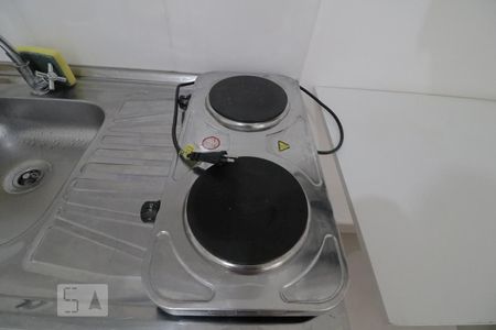 Cozinha  - fogão de kitnet/studio para alugar com 1 quarto, 27m² em Quarta Parada, São Paulo