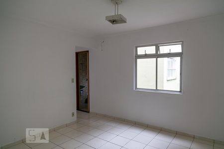 Sala de Apartamento com 2 quartos, 112m² Vila Galvão