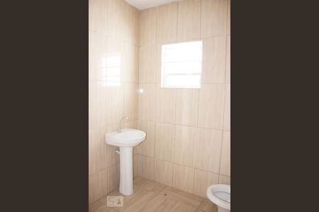 Casa para alugar com 42m², 1 quarto e sem vagaBanheiro