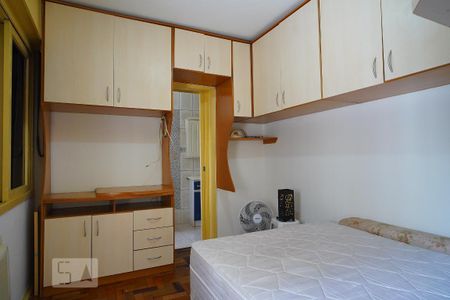 Quarto de kitnet/studio para alugar com 1 quarto, 34m² em Vila Ipiranga, Porto Alegre