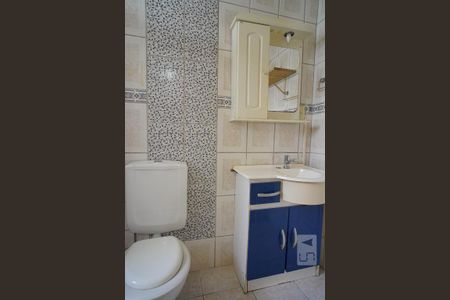 Banheiro de kitnet/studio para alugar com 1 quarto, 34m² em Vila Ipiranga, Porto Alegre