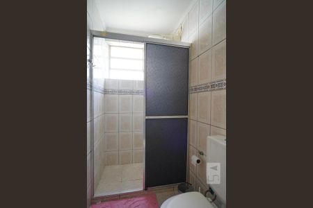 Banheiro de kitnet/studio para alugar com 1 quarto, 34m² em Vila Ipiranga, Porto Alegre