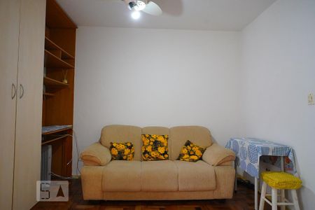 Sala de kitnet/studio para alugar com 1 quarto, 34m² em Vila Ipiranga, Porto Alegre