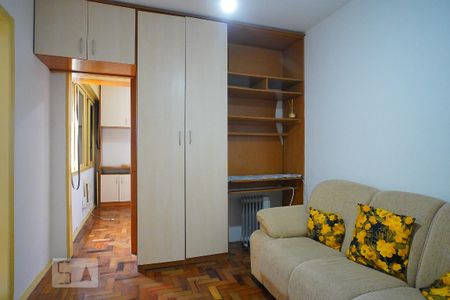 Sala de kitnet/studio para alugar com 1 quarto, 34m² em Vila Ipiranga, Porto Alegre