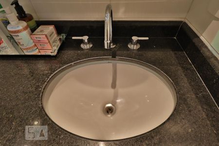 Apartamento à venda com 58m², 2 quartos e 2 vagasBanheiro da Suíte