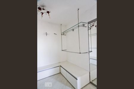 Apartamento para alugar com 53m², 1 quarto e 1 vaga Apartamento para alugar com 53m², 1 quarto e 1 vagaCloset da suíte