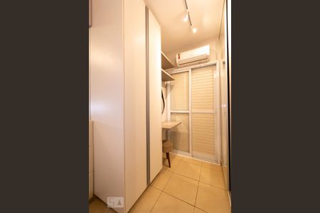 Apartamento para alugar com 80m², 2 quartos e 2 vagas Apartamento para alugar com 80m², 2 quartos e 2 vagasCloset