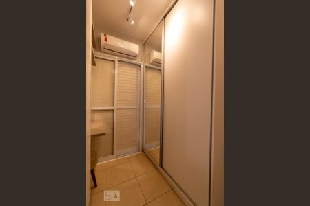 Apartamento para alugar com 80m², 2 quartos e 2 vagas Apartamento para alugar com 80m², 2 quartos e 2 vagasCloset