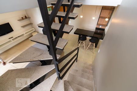 Apartamento para alugar com 80m², 2 quartos e 2 vagas Apartamento para alugar com 80m², 2 quartos e 2 vagasEscada