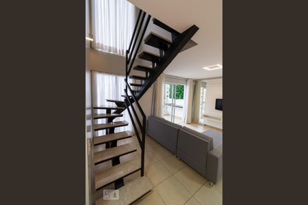 Apartamento para alugar com 80m², 2 quartos e 2 vagas Apartamento para alugar com 80m², 2 quartos e 2 vagasEscada