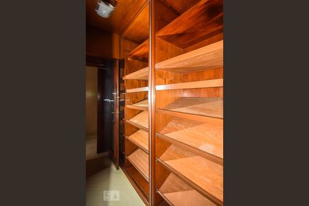 Apartamento para alugar com 424m², 4 quartos e 4 vagasArmário da suíte 1