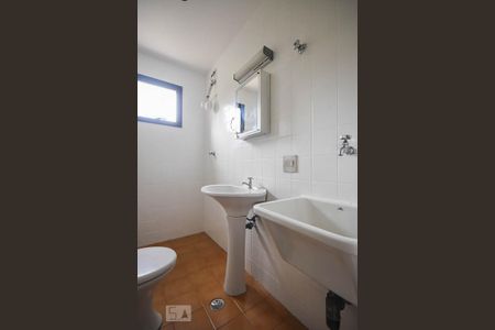 Apartamento para alugar com 424m², 4 quartos e 4 vagasBanheiro de Serviço