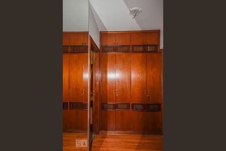 Apartamento para alugar com 424m², 4 quartos e 4 vagasArmário da suíte 2