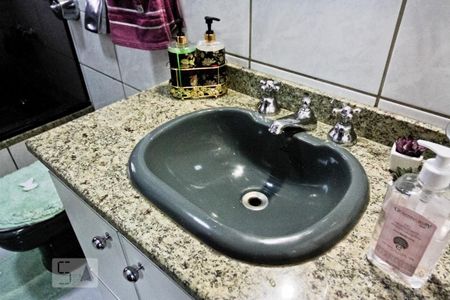 Casa à venda com 220m², 3 quartos e 2 vagasBanheiro