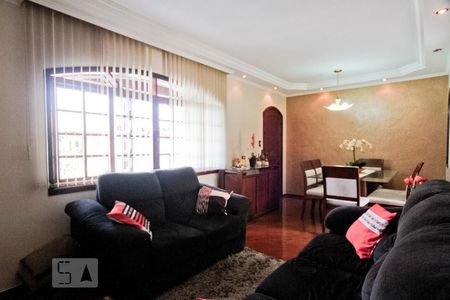 Sala de casa à venda com 3 quartos, 220m² em Vila Iório, São Paulo