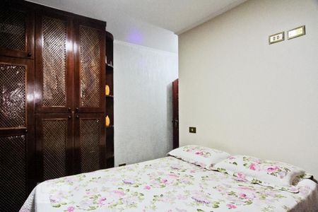 Casa à venda com 220m², 3 quartos e 2 vagasSuíte