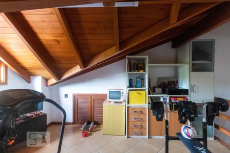 Casa à venda com 287m², 3 quartos e 4 vagas Casa à venda com 287m², 3 quartos e 4 vagasSótão