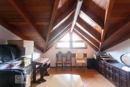 Casa à venda com 287m², 3 quartos e 4 vagas Casa à venda com 287m², 3 quartos e 4 vagasSótão