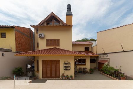 Casa à venda com 287m², 3 quartos e 4 vagas Casa à venda com 287m², 3 quartos e 4 vagasFundos