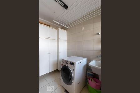 Casa à venda com 287m², 3 quartos e 4 vagas Casa à venda com 287m², 3 quartos e 4 vagasÁrea de Serviço