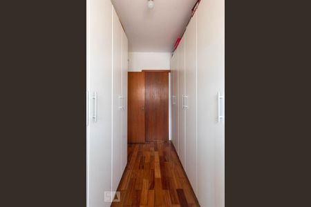 Casa à venda com 287m², 3 quartos e 4 vagas Casa à venda com 287m², 3 quartos e 4 vagasCloset da Suíte
