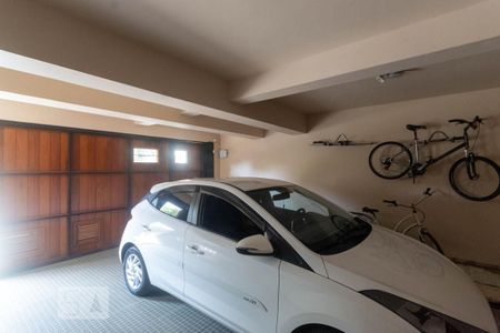 Casa à venda com 287m², 3 quartos e 4 vagas Casa à venda com 287m², 3 quartos e 4 vagasGaragem