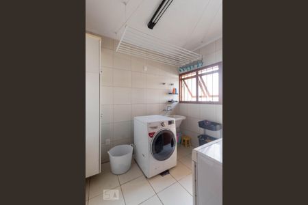 Casa à venda com 287m², 3 quartos e 4 vagas Casa à venda com 287m², 3 quartos e 4 vagasÁrea de Serviço