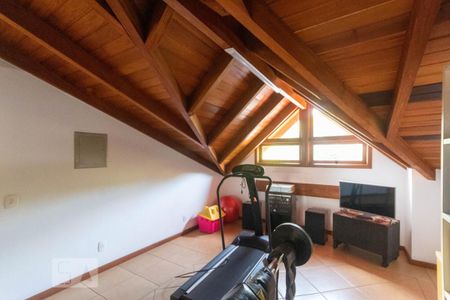 Casa à venda com 287m², 3 quartos e 4 vagas Casa à venda com 287m², 3 quartos e 4 vagasSótão