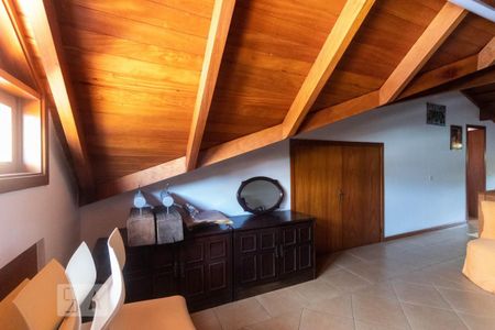 Casa à venda com 287m², 3 quartos e 4 vagas Casa à venda com 287m², 3 quartos e 4 vagasSótão