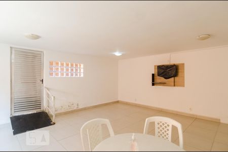 Apartamento à venda com 71m², 2 quartos e 1 vagaÁrea Comum