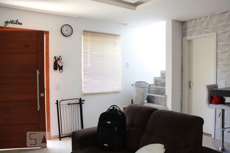 Sala de casa de condomínio à venda com 3 quartos, 98m² em Mato Grande, Canoas